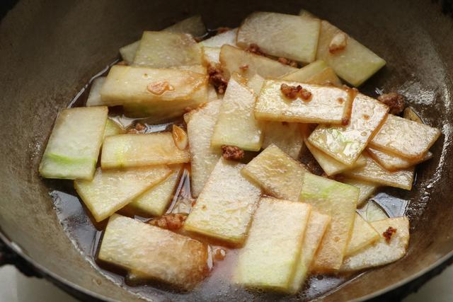 冬瓜不用再做湯了，最簡單的葷素小炒，口感一流，下飯又營養