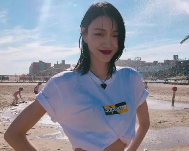 很多人的情绪不是一点就着，而是一触即溃，这