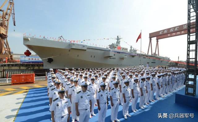 首艘075型攻击舰绚丽夜景美图曝光，辅机开始运转，试航倒计时