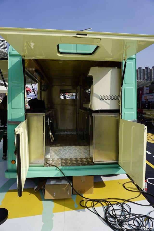 地摊经济鼻祖找到了，看这款百年地摊老爷车