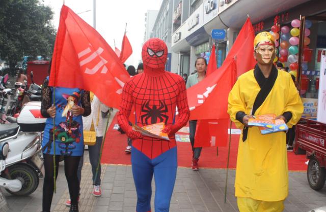 大街上发传单的发单员，为什么可以老实发完，却不会扔掉传单呢