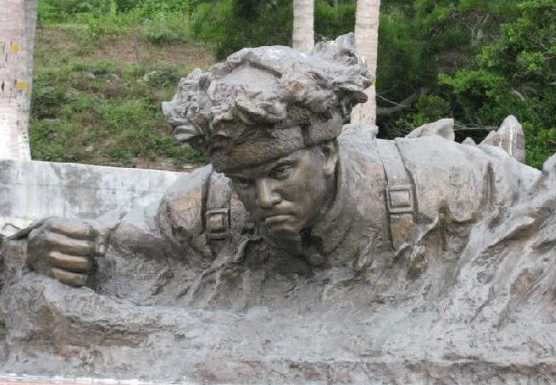 他隐居山中多年，因一张照片惊动上级，领导：邱少云和您是何关系