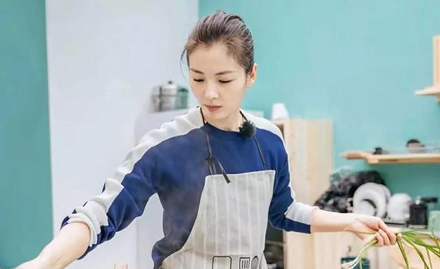 刘涛直播卖房,学刘敏涛跳女团舞,被疑和老公婚变为了蹭热度真拼了