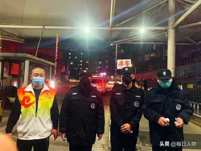 摄影师转行送外卖，设计师亲自直播卖货，特殊时期他们这样求生存