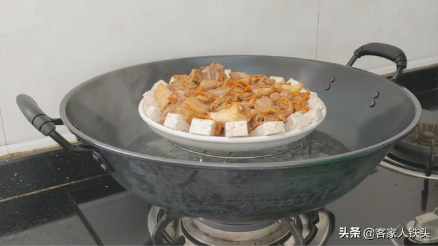 吃鸡有新鲜吃法，加1块香芋，出锅香味飘一整屋，孩子吃完还想吃