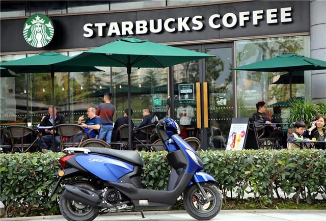 代步踏板小海豚，前轮碟刹一体式座垫，110CC发动