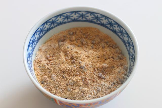 儿时最爱的糖三角的做法，不流糖不开裂，巧用筷子做出新花样