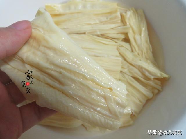 这盘菜3块钱，比红烧肉香，关键还补钙，春天吃特别好