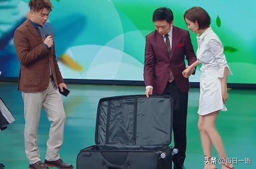 166cm佟丽娅躲进行李箱，当箱子拉上那一刻，网友