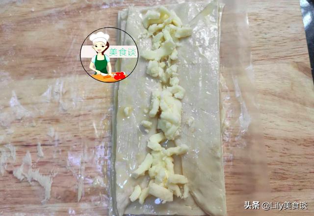 大热天，儿子迷上吃它，越热越想吃，又香又解馋，不用揉面就搞定