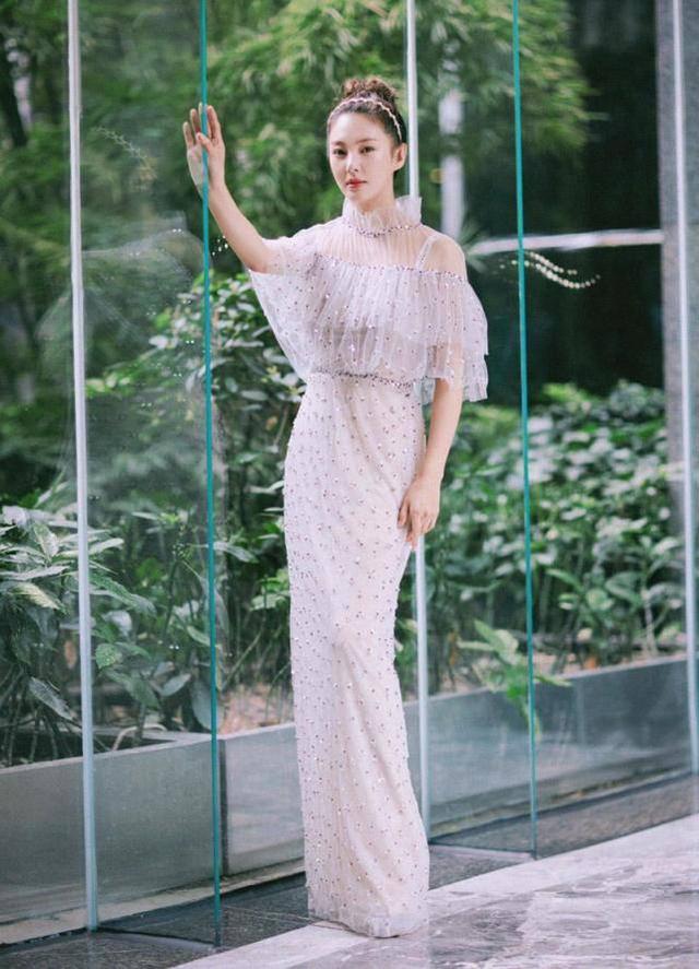 明明是训练服，看过张雨绮和王丽坤身材对比后，网友：我不减肥了