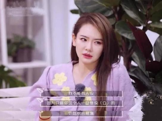 鞠婧祎“露肩照”力证没垫肩？现场生图曝光，差别有点大