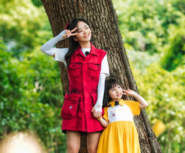 有种“牛奶肌”叫谭松韵，不化妆就自拍：这皮