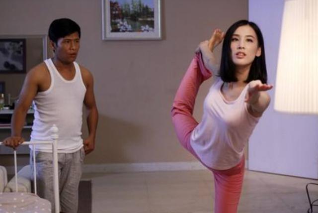 曾下跪拜师赵本山，黄圣依乘风破浪再次翻红，