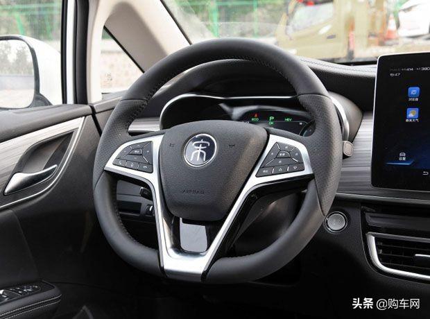 比亚迪“奶爸车”来了！重达1.9吨，油耗仅5.1L，还是2+2+2座椅