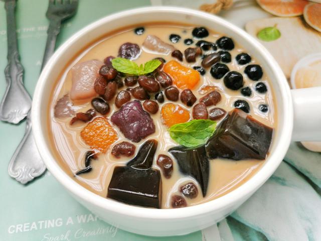 一杯网红奶茶28元，自己在家做超简单，料足成本低，一杯管饱