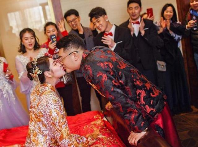 不是相声演员，结婚时，却让整个德云社来捧场