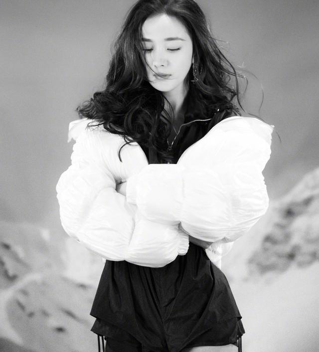 杨幂@宣传委员杨幂上线！发文王艺瑾和刘梦打Call 称其为嘉行选秀巅峰