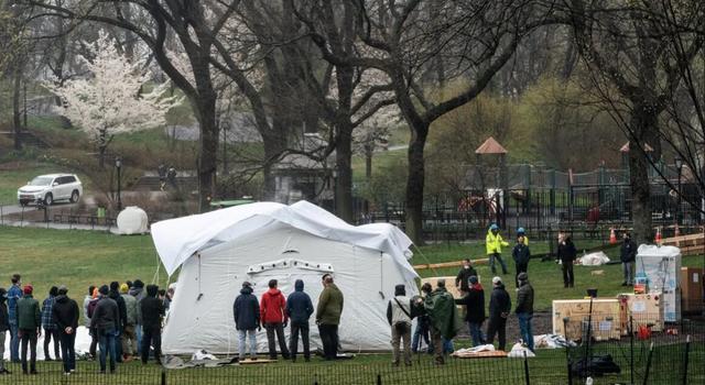 纽约中央公园内开建野战医院