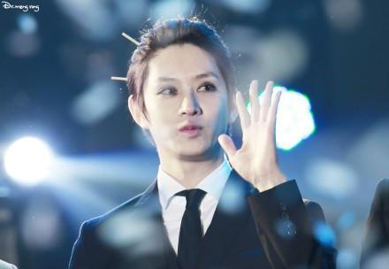 金希澈的身份到底是什么？是偶像，是天才还是