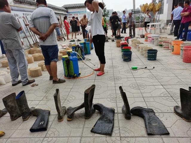 濮陽抓獲一個小偷，盜竊贓物竟擺滿一廣場