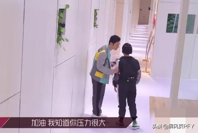 黄晓明暖心安慰刘芸，超黄圣依假哭3个段位，笨