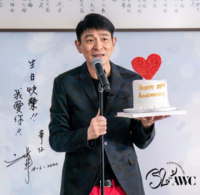 「误发」59岁刘德华误发显老生图秒删 重发美颜照展最美好的男神一面