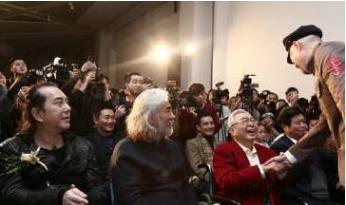 曾拍风月片，如今成为国画大师，58岁的徐锦江旁人模仿不来