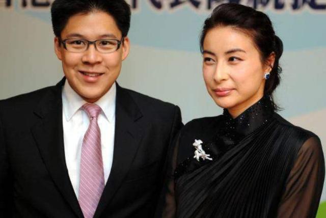 那么有钱为什么还买便宜货？郭晶晶的话，让记者无地自容