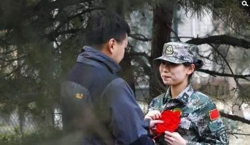 军队男兵的妻子称军嫂，女兵丈夫如何称呼？可别叫错了