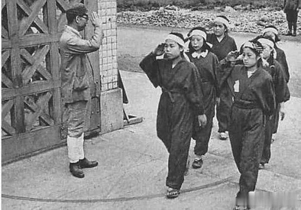 二战时, 日本女兵为了随时做这件事，所以随身要