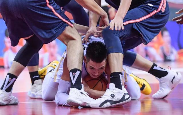 鼻子出血，又被戳中眼睛！林書豪用滿臉的傷換來北京的勝利！（影）-黑特籃球-NBA新聞影音圖片分享社區