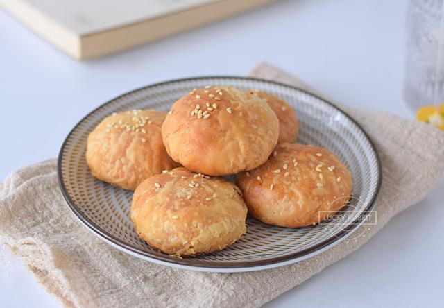 自制绿豆酥太成功了，层层起酥，咬一口掉一地，做法原来这么简单