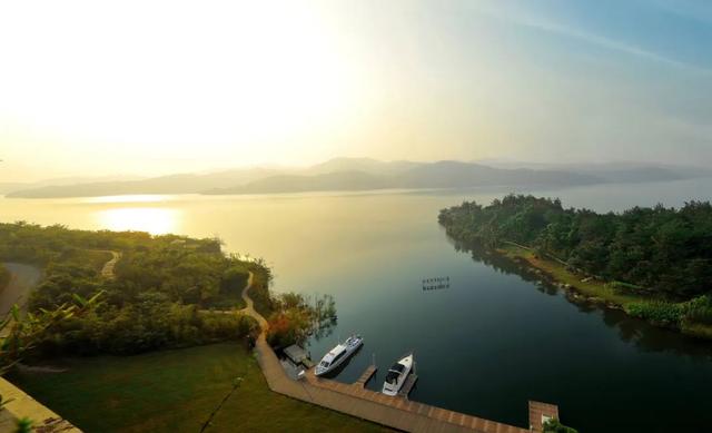 2天嗨够6种玩法，泡温泉、看萤火虫、坐小火车，