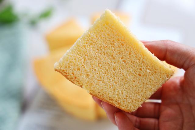 比戚风蛋糕简单，失败率低，更适合新手操作，松软好吃，不回缩