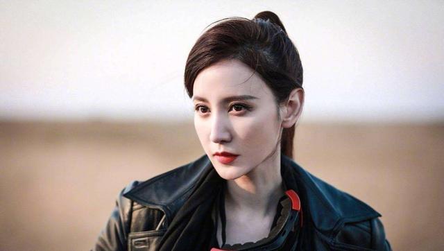 又上|张萌道歉又上热搜！先“胡说”后道歉 来回两登热搜榜首的这套路很熟悉