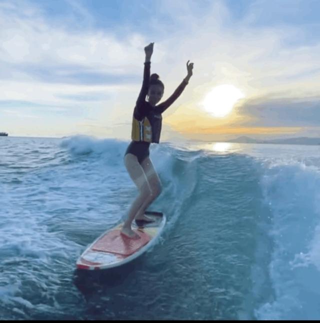 大好|Angelababy冲浪秀大好身材新 还有什么是不会的呀