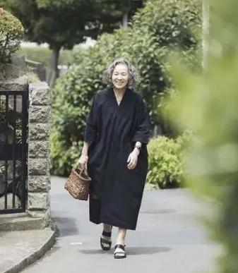 74歲的日本主婦曬精致生活照走紅，網(wǎng)友：她是真正把日子過成了詩