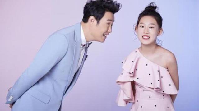 小沈阳女儿“整容式长开”，近照曝光避开所有