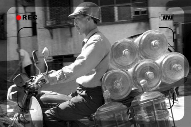 一个人手里有10000元本金，做什么生意可以每天赚300元？推荐一些