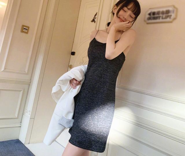 李小璐单身生活美滋滋，住豪宅还不够，请3个保