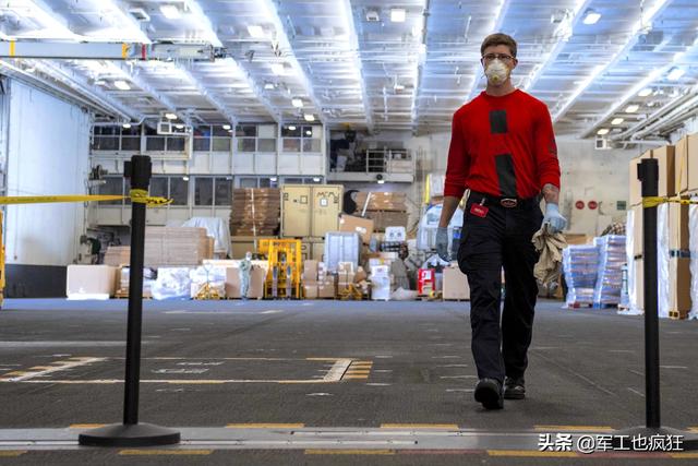 “罗斯福”号隔离“满月”：首批水手从酒店返