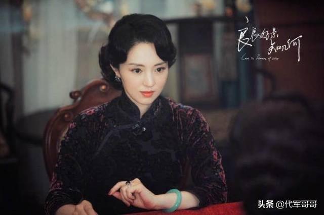 她当红时嫁小3岁男星，离婚后独自抚养女儿，如今40岁否认傍大款