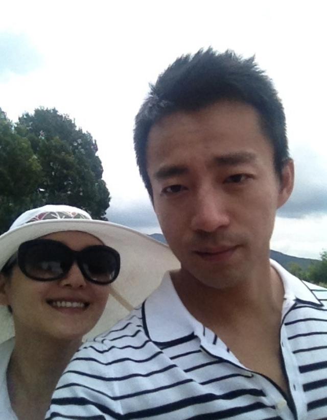 汪小菲深夜晒16年旧照秀恩爱，感慨自己长皱纹，但大s一直都很美