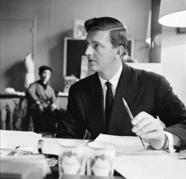 赫本曾经历两次婚姻，都没嫁给相伴42年的纪梵希，原因让人深思