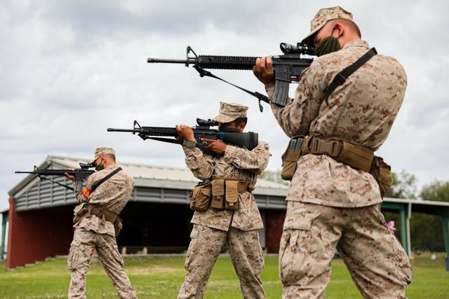 美国著名导演揭批特朗普：只想连任，根本不在