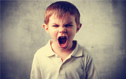孩子脾气太过倔强，软硬不吃，家长不如试试“心理暗示”教育