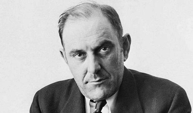 世界级大骗子：倒卖埃菲尔铁塔，骗黑帮大佬，被称为"千王之王 "