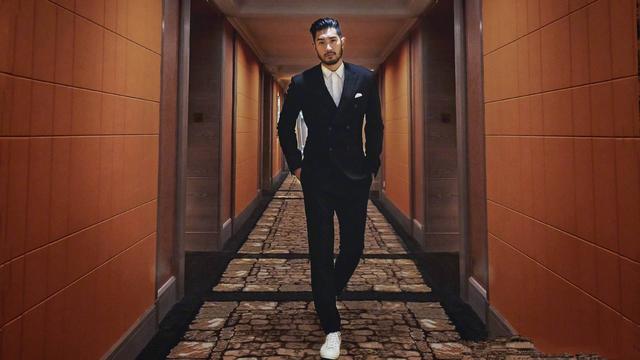 范丞丞顶着暴雨拍节目，蓝台又犯“老”问题，