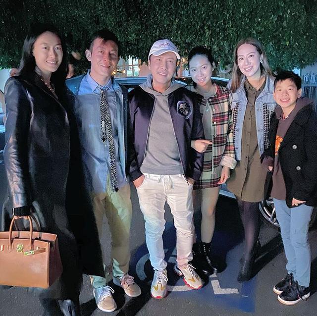 陈冠希直播颜值暴跌，疑似长斑还有双下巴，帅气青春不复返